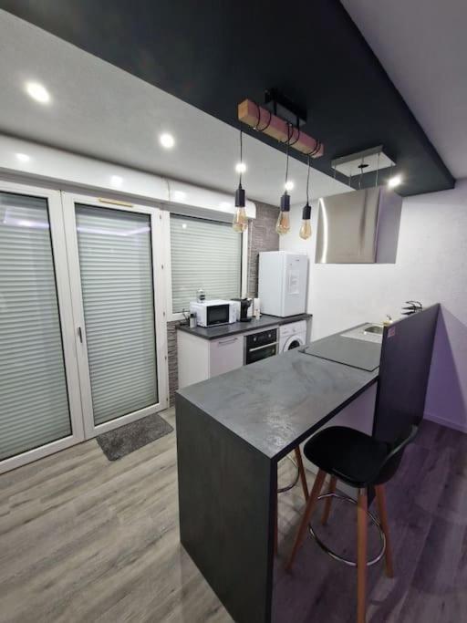 Logement Atypique & Parking Gratuit Жекс Экстерьер фото