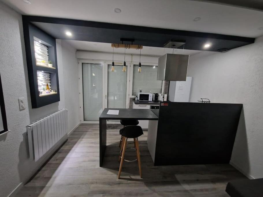 Logement Atypique & Parking Gratuit Жекс Экстерьер фото
