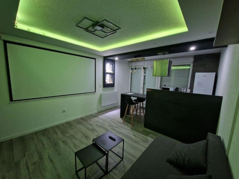 Logement Atypique & Parking Gratuit Жекс Экстерьер фото